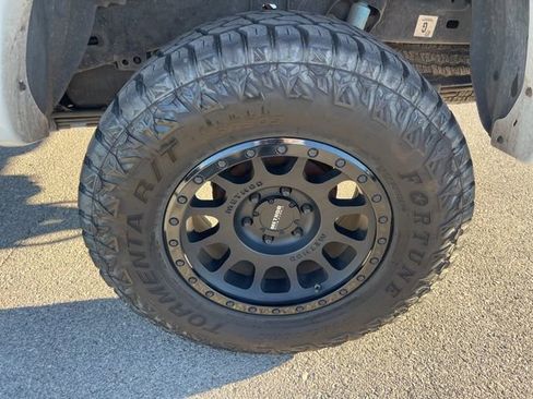 Used 2019 Toyota Tacoma TRD Off-Road image 11