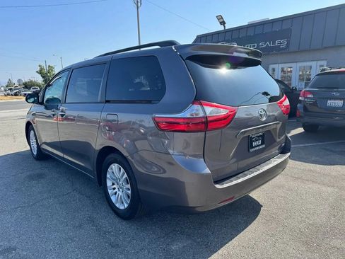 Used 2015 Toyota Sienna XLE image 5