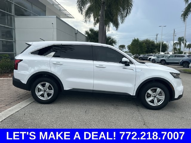 Used 2023 Kia Sorento LX FWD image 5