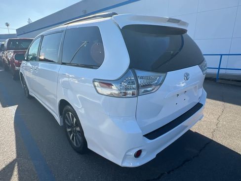 Used 2019 Toyota Sienna SE Premium AWD/4WD image 6