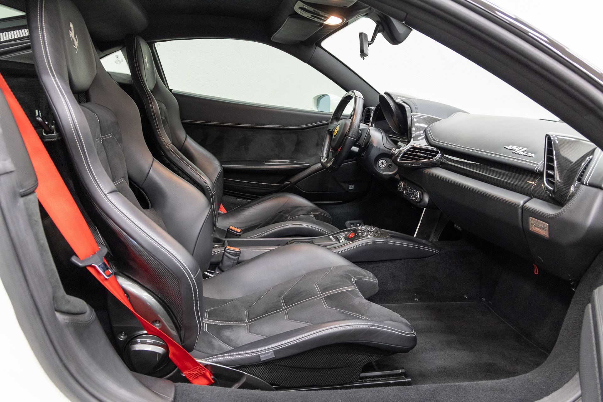 Used 2011 Ferrari 458 Italia Coupe RWD image 12
