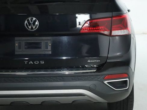 Certified 2022 Volkswagen Taos SE w/ Panoramic Sunroof Package AWD/4WD image 47