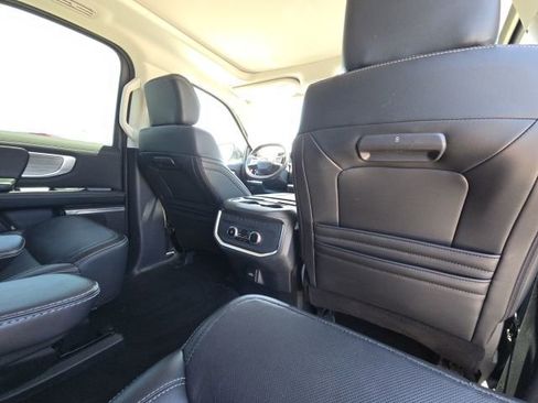 Used 2025 Ford Expedition Max Platinum AWD/4WD image 19