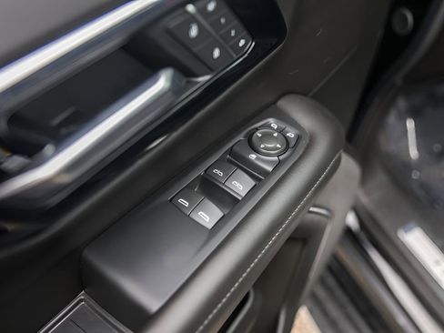 Used 2025 Chevrolet Tahoe LT AWD/4WD image 23