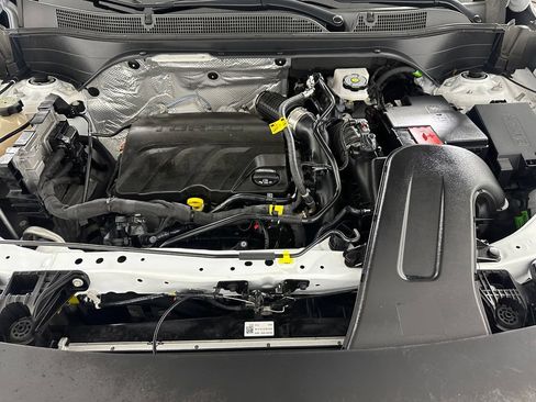 Used 2024 Chevrolet Trax LT FWD image 33