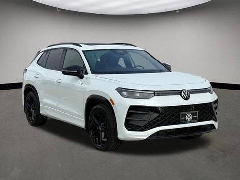 New 2026 Volkswagen Tiguan SE R-Line FWD image 1