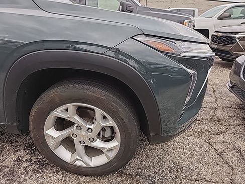 Used 2025 Chevrolet Trax LS w/ LS Convenience Package image 10