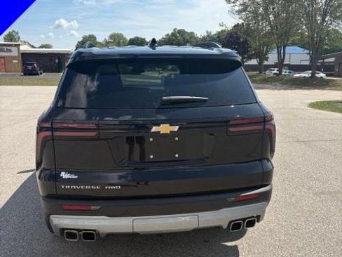 Used 2025 Chevrolet Traverse LT w/ Driver Confidence Package AWD/4WD image 5