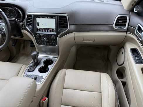 Used 2018 Jeep Grand Cherokee Overland image 11
