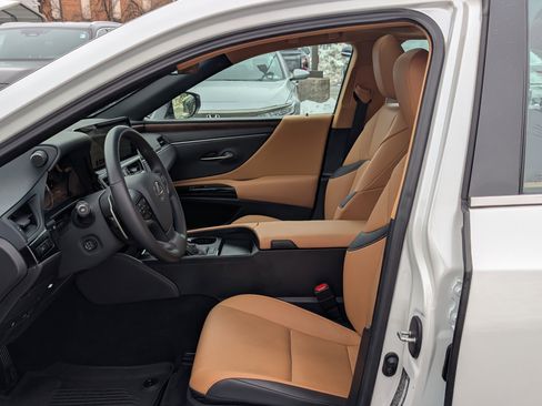 Certified 2025 Lexus ES 350 w/ Premium Package image 16