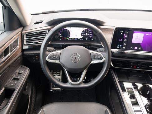 Used 2024 Volkswagen Atlas SEL Premium R-Line image 2