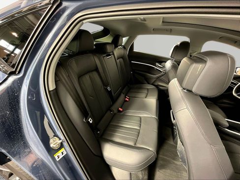 Used 2022 Audi e-tron Premium Plus w/ Premium Plus Package AWD/4WD image 24