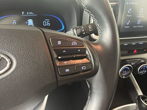 Used 2025 Hyundai Venue SEL FWD image 20