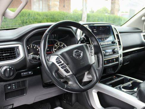 Used 2021 Nissan Titan SV w/ SV Convenience Package image 19