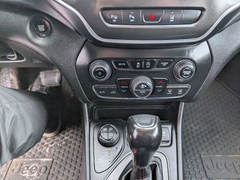 Used 2023 Jeep Cherokee Trailhawk w/ Trailer Tow Group image 15