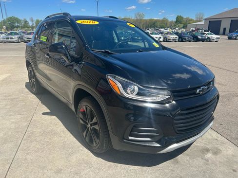 Used 2018 Chevrolet Trax LT w/ Sun & Sound Package AWD/4WD image 3