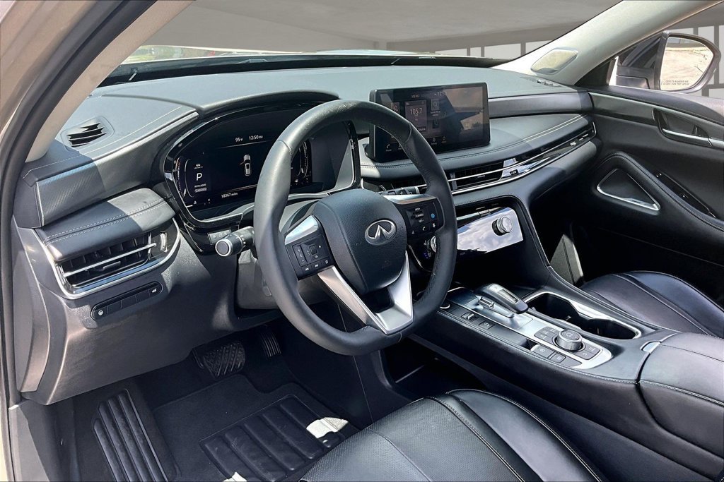 Used 2023 INFINITI QX60 Luxe w/ Performance Audio Package FWD image 17