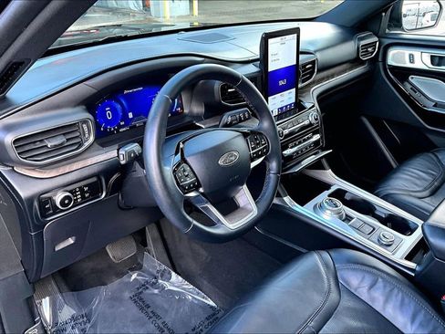 Used 2022 Ford Explorer Platinum w/ Equipment Group 601A image 13