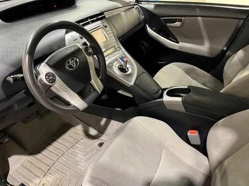Used 2014 Toyota Prius Two image 11
