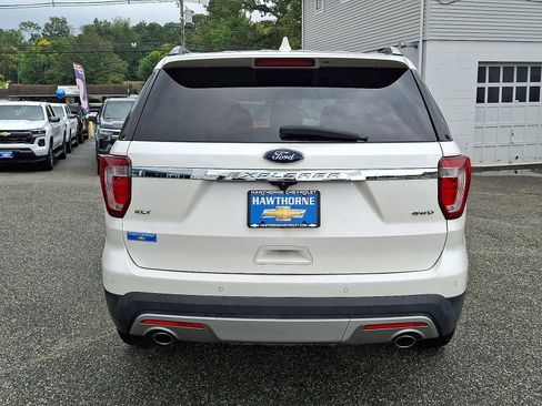 Used 2017 Ford Explorer XLT w/ Equipment Group 202A image 5