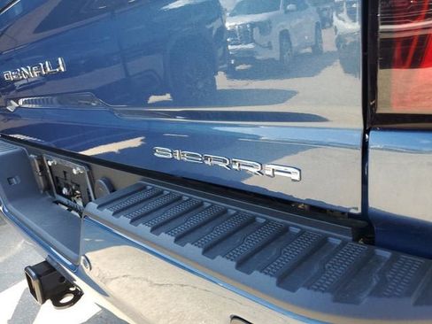 New 2026 GMC Sierra 2500 Denali w/ Denali Reserve Package AWD/4WD image 8