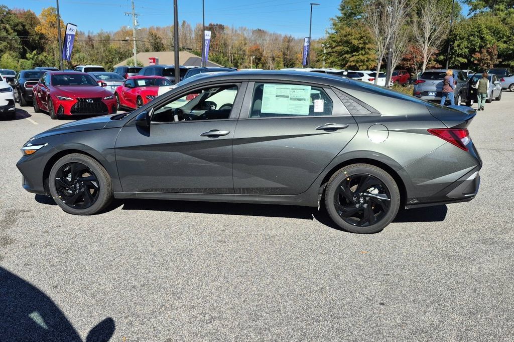 New 2026 Hyundai Elantra SEL Sport FWD image 9