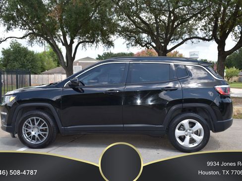 Used 2018 Jeep Compass Latitude w/ Popular Equipment Group FWD image 9