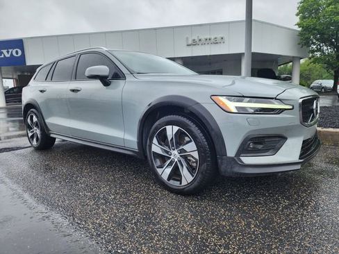 Certified 2025 Volvo V60 B5 Cross Country Plus AWD/4WD image 1