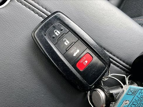 Used 2021 Toyota Avalon Limited w/ Advanced Safety Package image 15