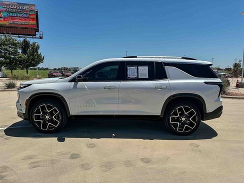 Used 2025 Chevrolet Traverse High Country FWD image 6