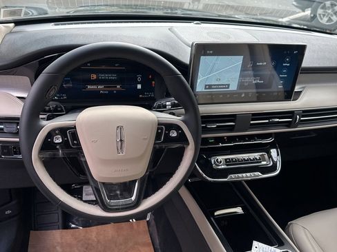 New 2025 Lincoln Corsair AWD image 15