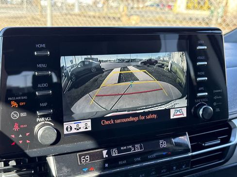 Used 2022 Toyota Sienna Platinum image 20