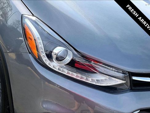 Used 2020 Chevrolet Trax LT w/ LT Convenience Package image 29