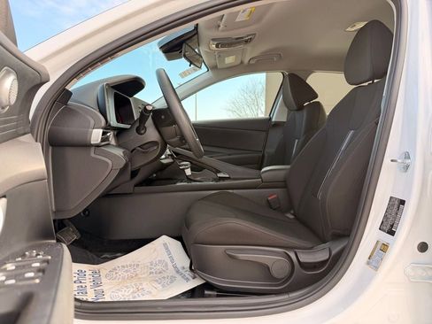 Used 2025 Hyundai Elantra Hybrid FWD image 23