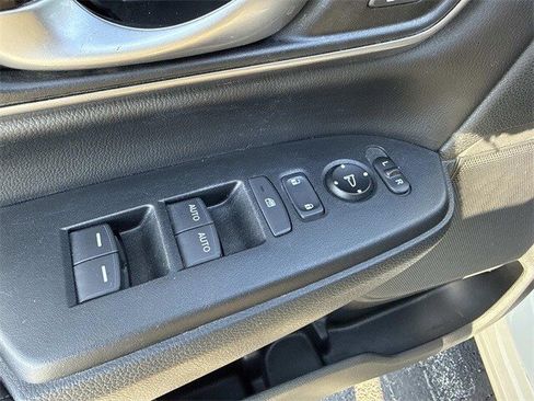 Used 2018 Honda CR-V Touring image 12