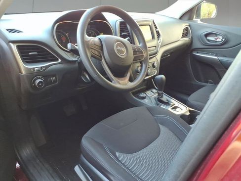 Used 2019 Jeep Cherokee Latitude w/ Popular Appearance Group image 9