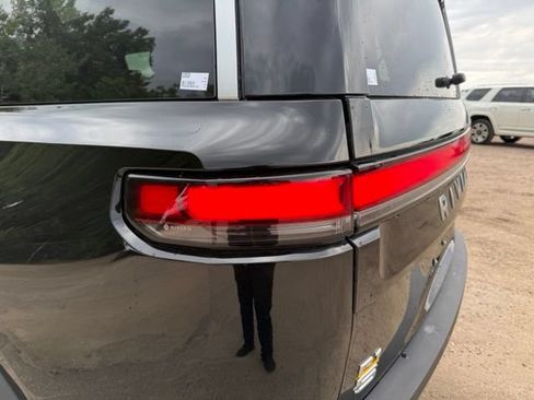 Used 2022 Rivian R1S Launch Edition AWD/4WD image 13