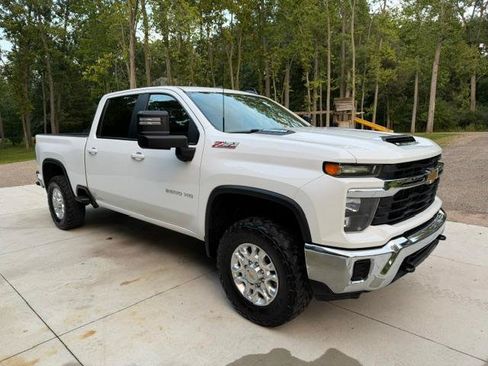 Used 2024 Chevrolet Silverado 2500 LT AWD/4WD image 4