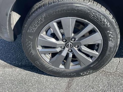 Used 2025 Nissan Pathfinder SV FWD image 13