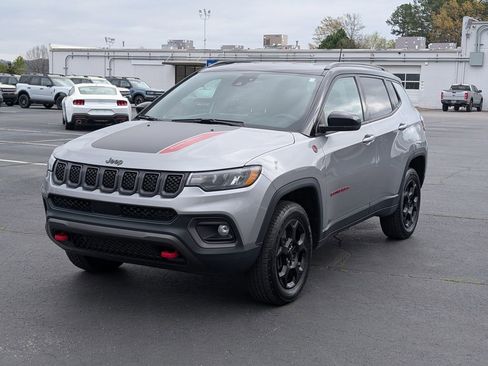 Used 2023 Jeep Compass Trailhawk image 6