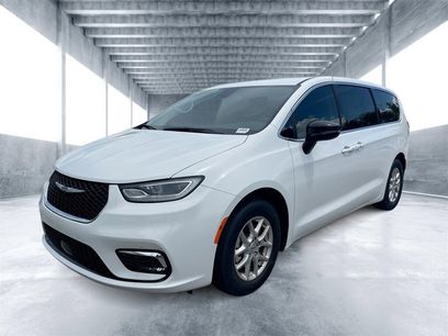 New 2024 Chrysler Pacifica Touring-L