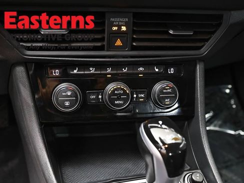Used 2024 Volkswagen Jetta SE FWD image 19