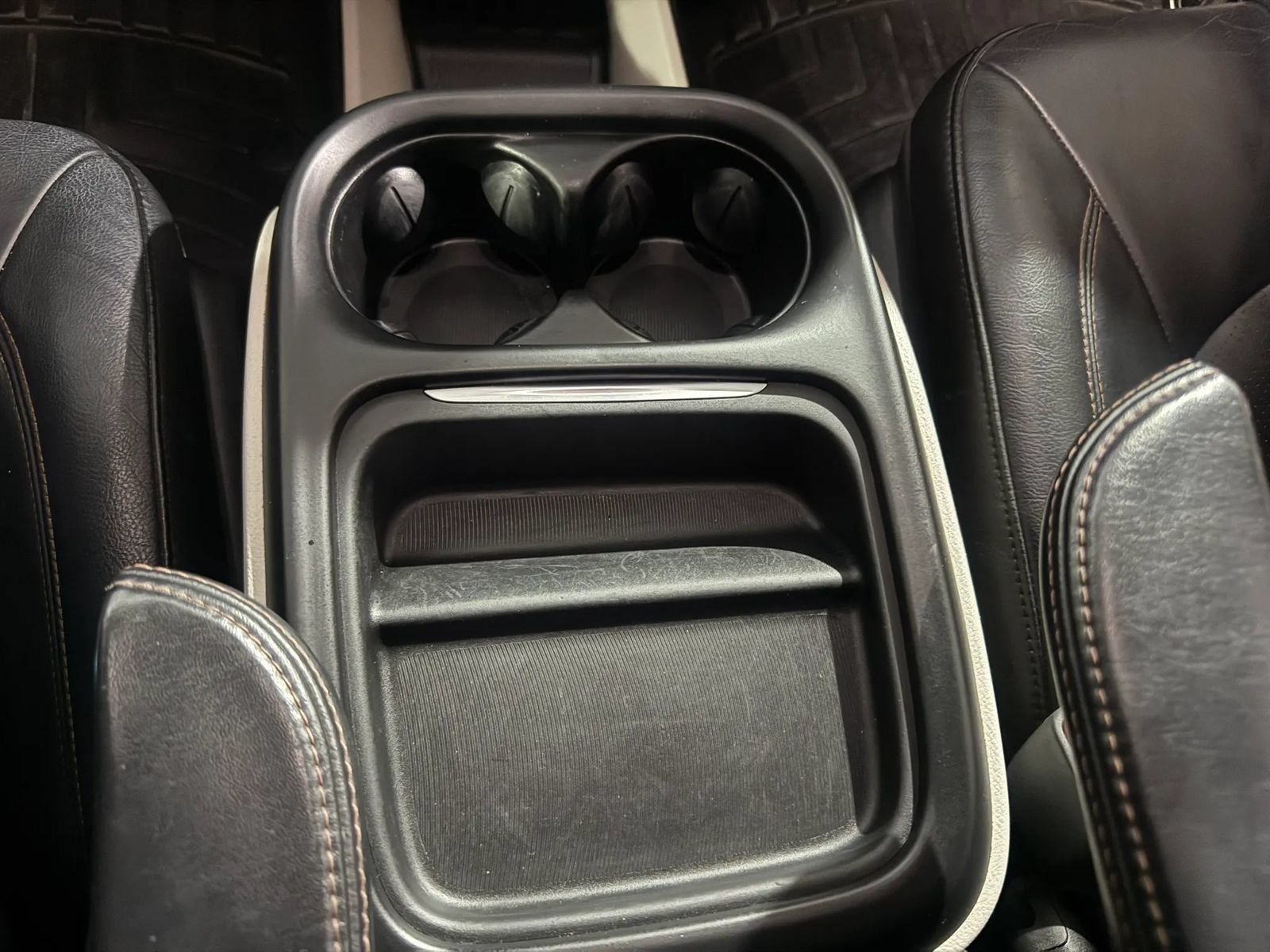 Used 2018 Chrysler Pacifica Touring-L FWD image 38