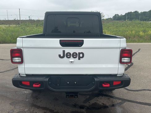 Used 2023 Jeep Gladiator Rubicon w/ Cold Weather Group AWD/4WD image 4