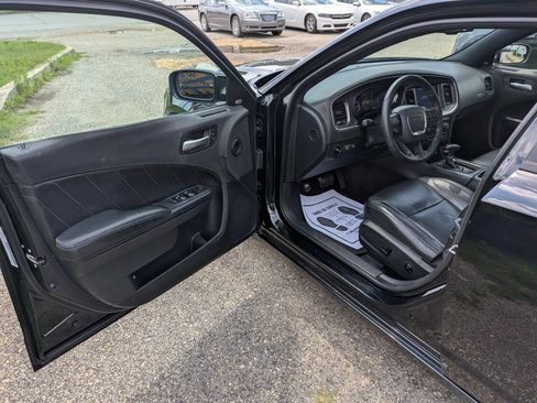 Used 2017 Dodge Charger R/T w/ Plus Group RWD image 21