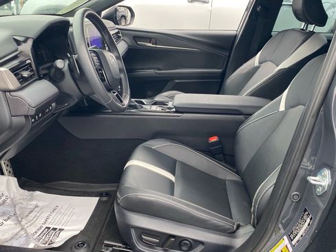 Used 2025 Toyota Camry SE image 5