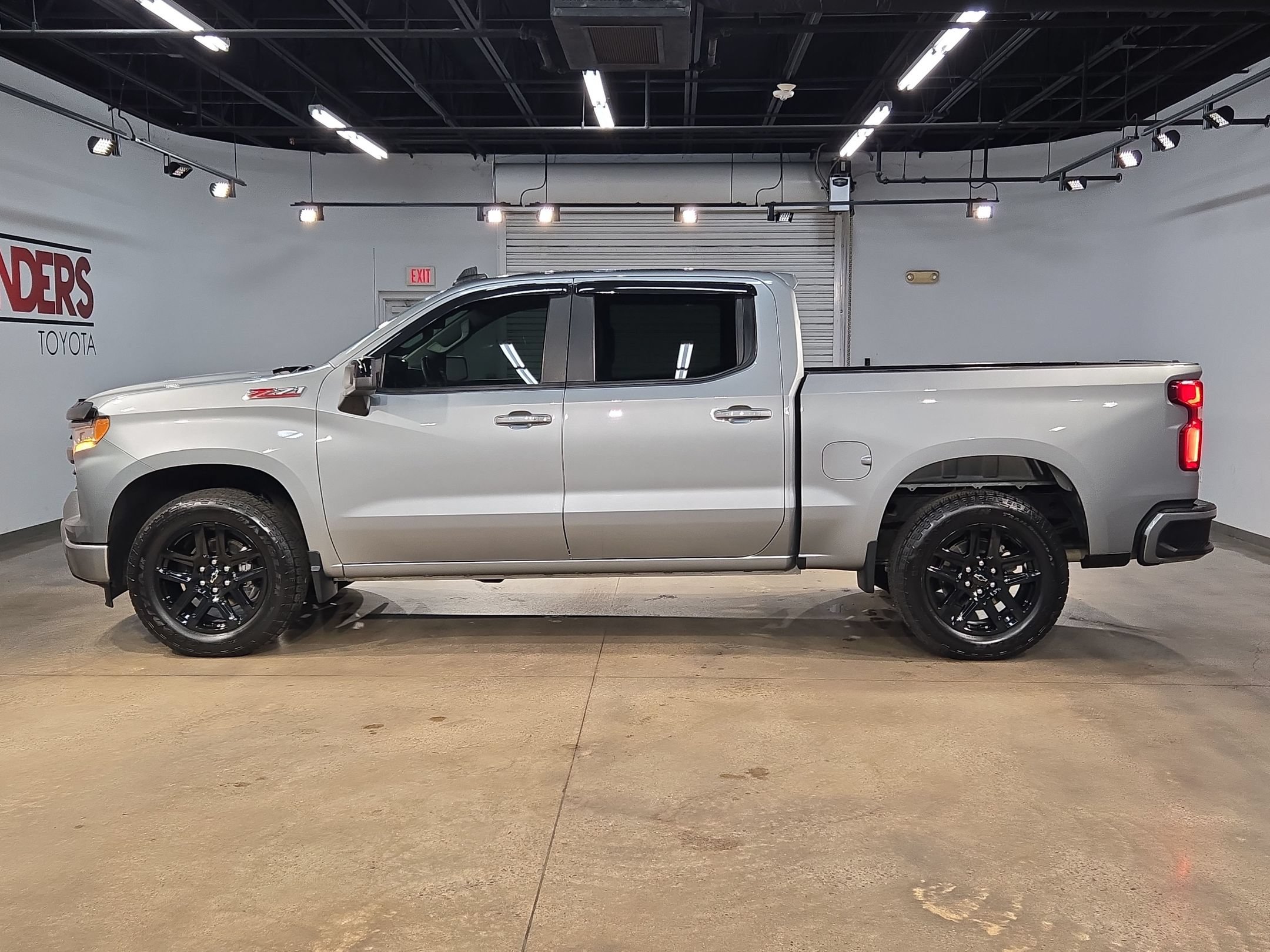 Used 2023 Chevrolet Silverado 1500 RST w/ Texas Edition Plus AWD/4WD image 4
