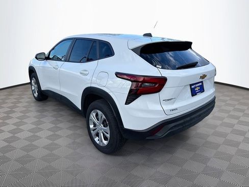 Used 2025 Chevrolet Trax LS image 7