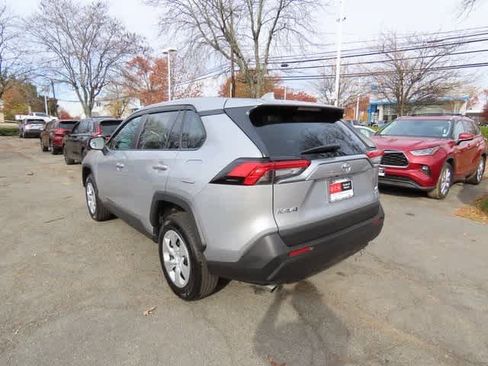 Used 2022 Toyota RAV4 LE image 4