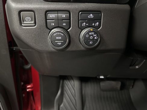 Used 2023 Chevrolet Silverado 1500 LT Trail Boss w/ Convenience Package II image 33